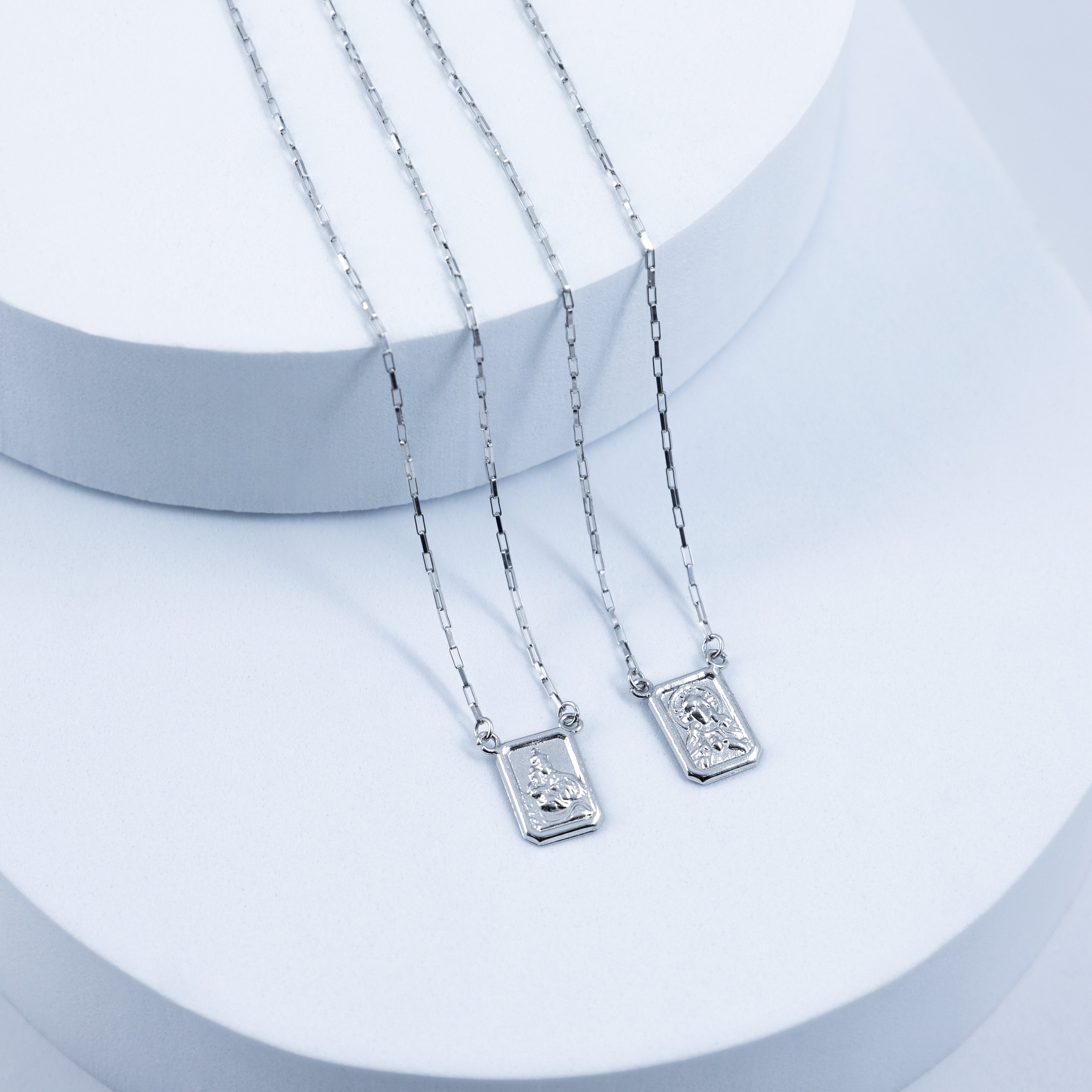 Escapulário ouro branco 18k